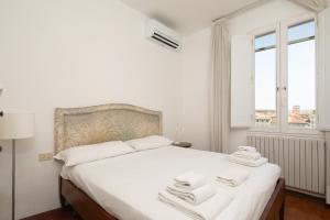 Top of Barbadori Tower River View Apartment by Ponte Vecchio