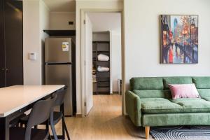 Urban Retreat 2BR Apartment in Providencias Heart