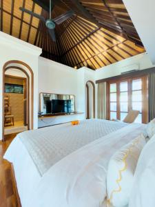 Omah Prana Canggu - 3BR Private Pool Villa in Batu Bolong