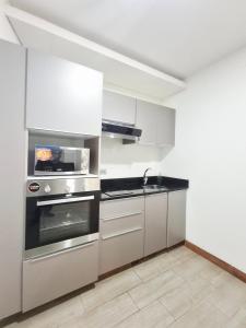 12 AMPLIO MONOAMBIENTE EQUIPADO En el centro de la ciudad