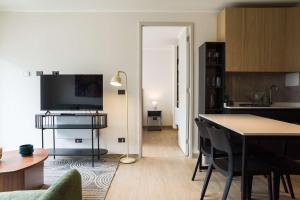 Family-Ready 2 Double Beds Sofa Bed Providencia