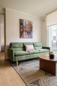 Family-Ready 2 Double Beds Sofa Bed Providencia