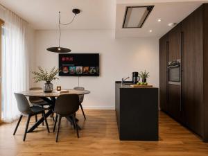ComeCasa Milano Modern Retreat Gym & Style