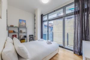 Afterglow - Urban retreat with Balcony