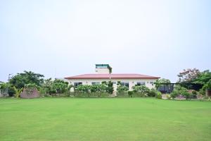 Abbots Farm Stay Faridabad - 2 Acres, 10-15 People, Outdoor Pool, 5 Bedrooms, 6 Bathrooms, Dining, Drawing, Kitchen, Gazebo, Barbeque, Bonfire