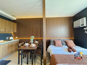 DEJA VIEW Studio Condo Unit at Sitari with PlayStation5 and 21st Floor City Skyline view