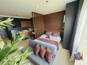 DEJA VIEW Studio Condo Unit at Sitari with PlayStation5 and 21st Floor City Skyline view