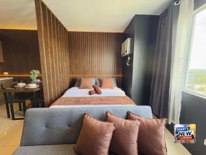 DEJA VIEW Studio Condo Unit at Sitari with PlayStation5 and 21st Floor City Skyline view
