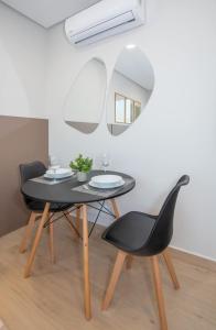 Modern Studio with Rooftop Pool City Views and WiFi
