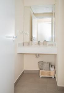 One BR with Balcony Walk to Malls Pool Gym
