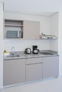 Two-Bedroom Quiet Stay with Rooftop Pool and Coworking