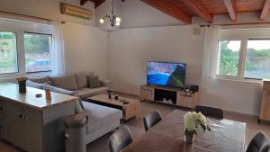 Mikas House - Vacation Home