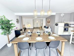 Bright 2BR Apartment w terrace&parking spaces