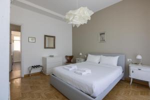 Bright Apartment - Steps from the Old Town