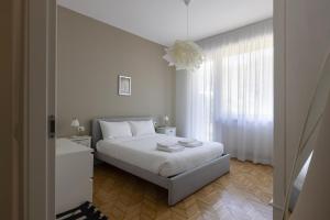 Bright Apartment - Steps from the Old Town