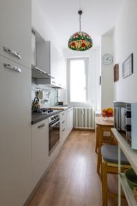 Bright Apartment - Steps from the Old Town