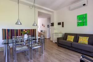 Bright Apartment - Steps from the Old Town
