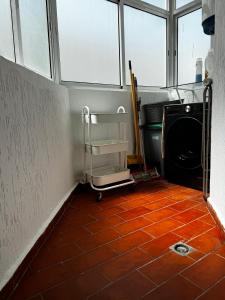 Modern Apartment Fast Wi-Fi and Free Parking