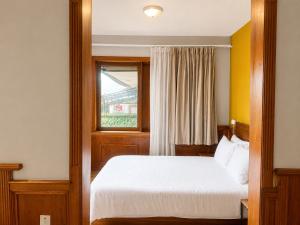 Cavi Rooms 304