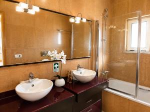 Golden deluxe family apartment