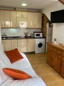 My Cosy Little Home- 2 Minutes Beach and Port- Mi Casita Del Mar- Junto del Playa y Center