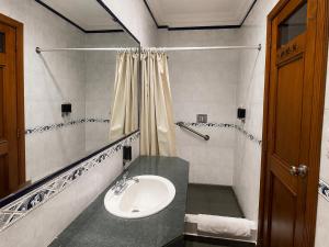 Cavi Rooms 305