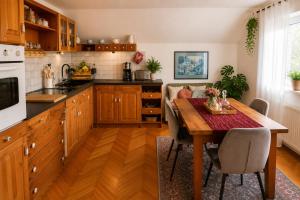 RoseArt Star Apartment, Spacious Retreat