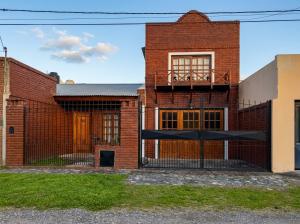 Monoambiente luminoso con hogar a leña - Cochera