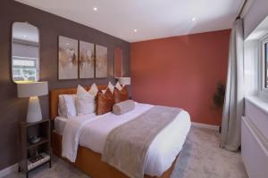 Stylish 3-Bed House Driveway Parking & Garden
