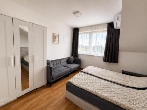 Spacious apartment close to Vienna in a calm area