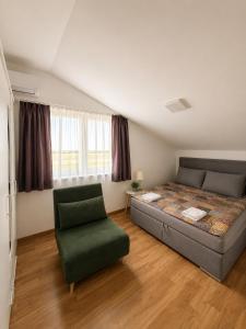 Spacious apartment close to Vienna in a calm area