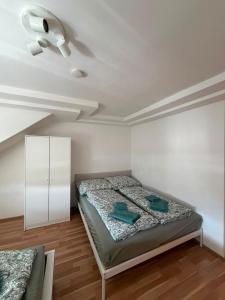 3 Bedroom Central Premium Apartment - Free Parking