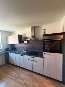 3 Bedroom Central Premium Apartment - Free Parking