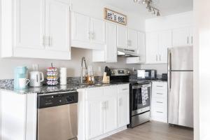 1BR Near UAB with Free Parking, Fast Wi-Fi, Workspace