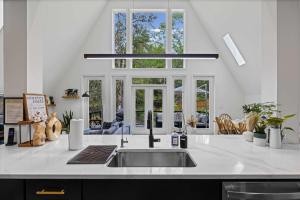 Chalet w Hot Tub, Deck, Game Room & EV Plug
