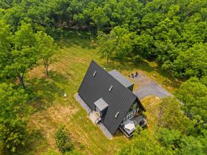 Chalet w Hot Tub, Deck, Game Room & EV Plug
