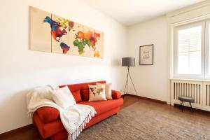 Top Central Aura Residency - Balcony - Steps to main attractions