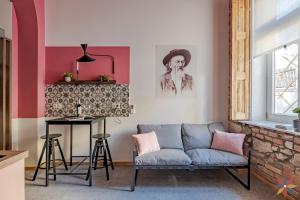 Zsolnay Apartment