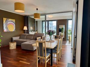GARDEN TOWERS BOUTIQUE APARTMENT with FREE PARKING