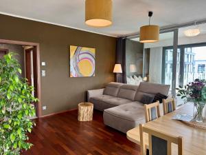 GARDEN TOWERS BOUTIQUE APARTMENT with FREE PARKING