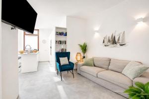 Quiet Oasis In Riva Heart with Balcony Dining - Happy Rentals