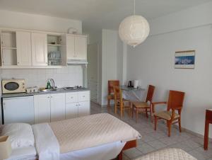 Gikas Apartments Triple Studio Garden View A2