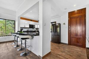 Presidential Suites 9- Stunning Ocean View Condo