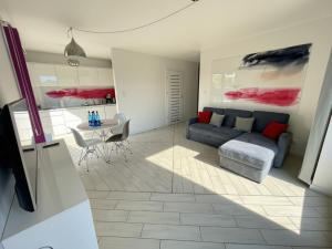 Lady - Victoria Residence by OneApartments