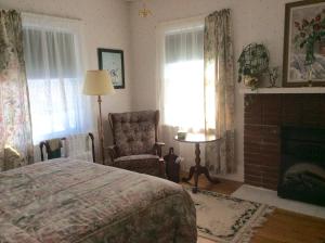 10th Avenue Guest House & Suites