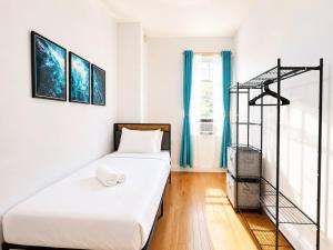 Private Bedroom Walk to PATH 15 min NYC Access