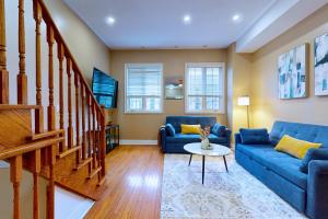 Private Rooftop Group Suite near Oriole Park - Eglinton Hotel