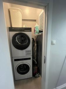 Air-conditioned, Combi boiler, Fully central, Entire apartment