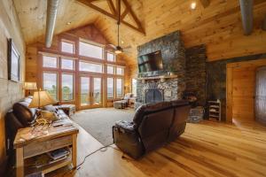 66-Acre Group Escape! Gateway to Grandfather Mtn