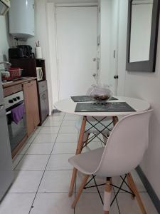Apartamento equipado con cocina, wifi, baño l Movistar Arenas, Fantasilandia, Santiago centro
